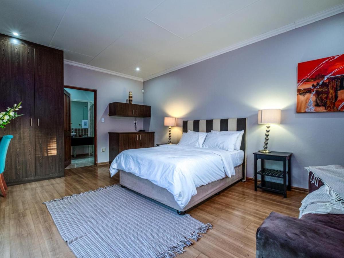 Hurlingham House Guest House โจฮันเนสเบิร์ก ภายนอก รูปภาพ