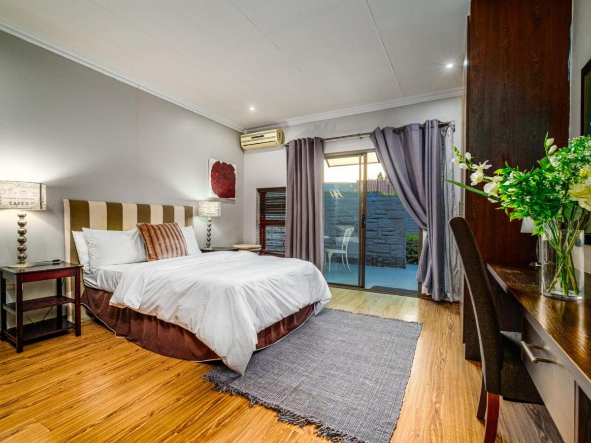 Hurlingham House Guest House โจฮันเนสเบิร์ก ภายนอก รูปภาพ