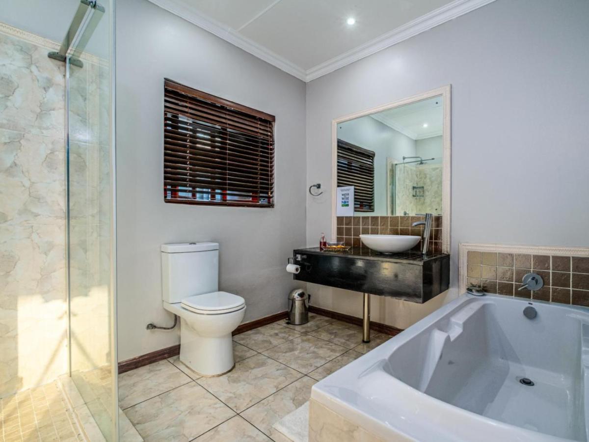 Hurlingham House Guest House โจฮันเนสเบิร์ก ภายนอก รูปภาพ