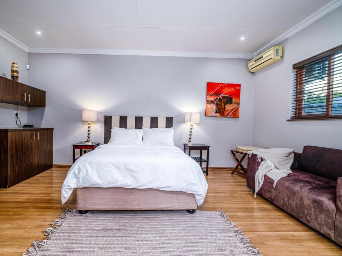 Hurlingham House Guest House โจฮันเนสเบิร์ก ภายนอก รูปภาพ
