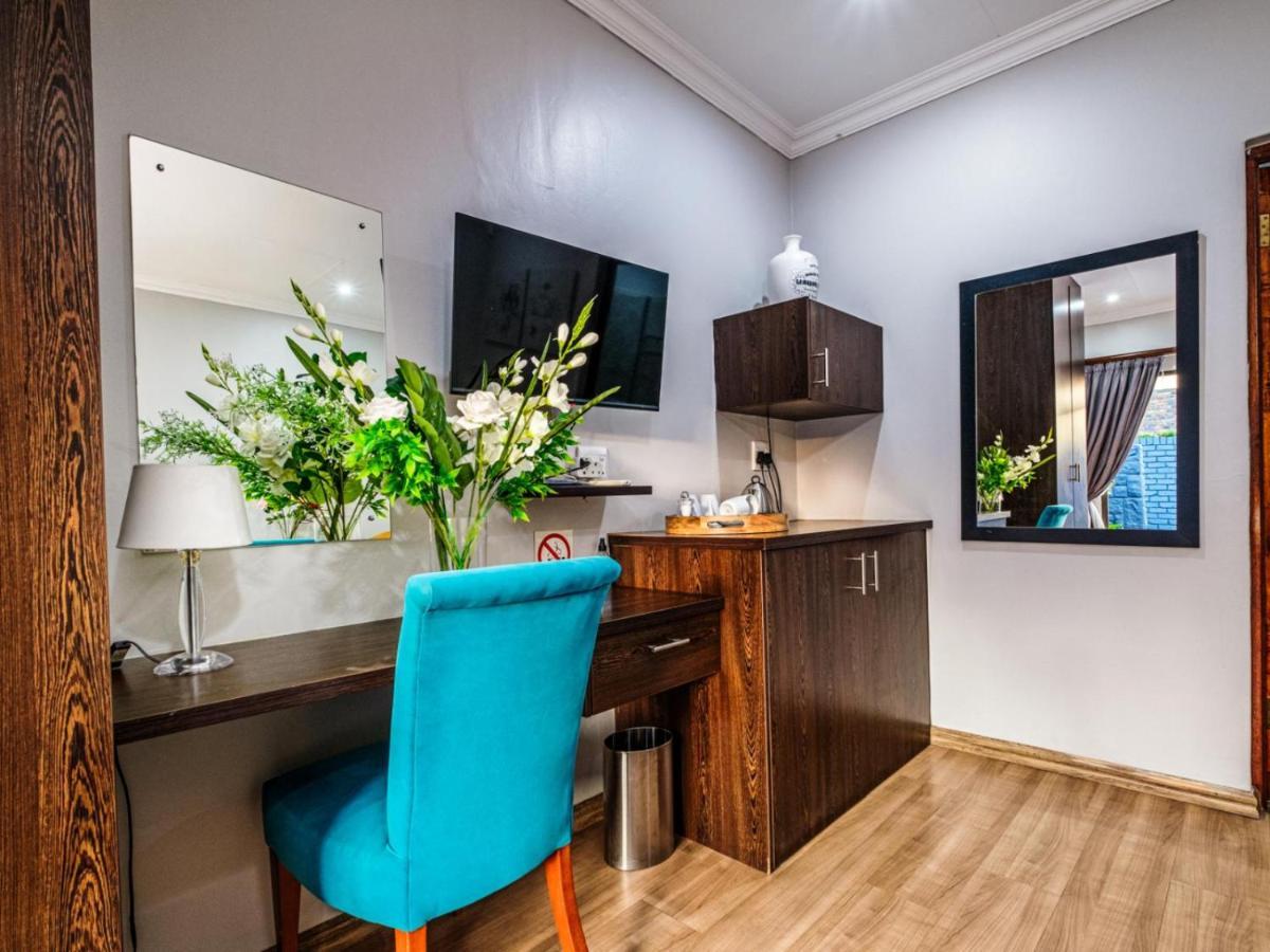 Hurlingham House Guest House โจฮันเนสเบิร์ก ภายนอก รูปภาพ
