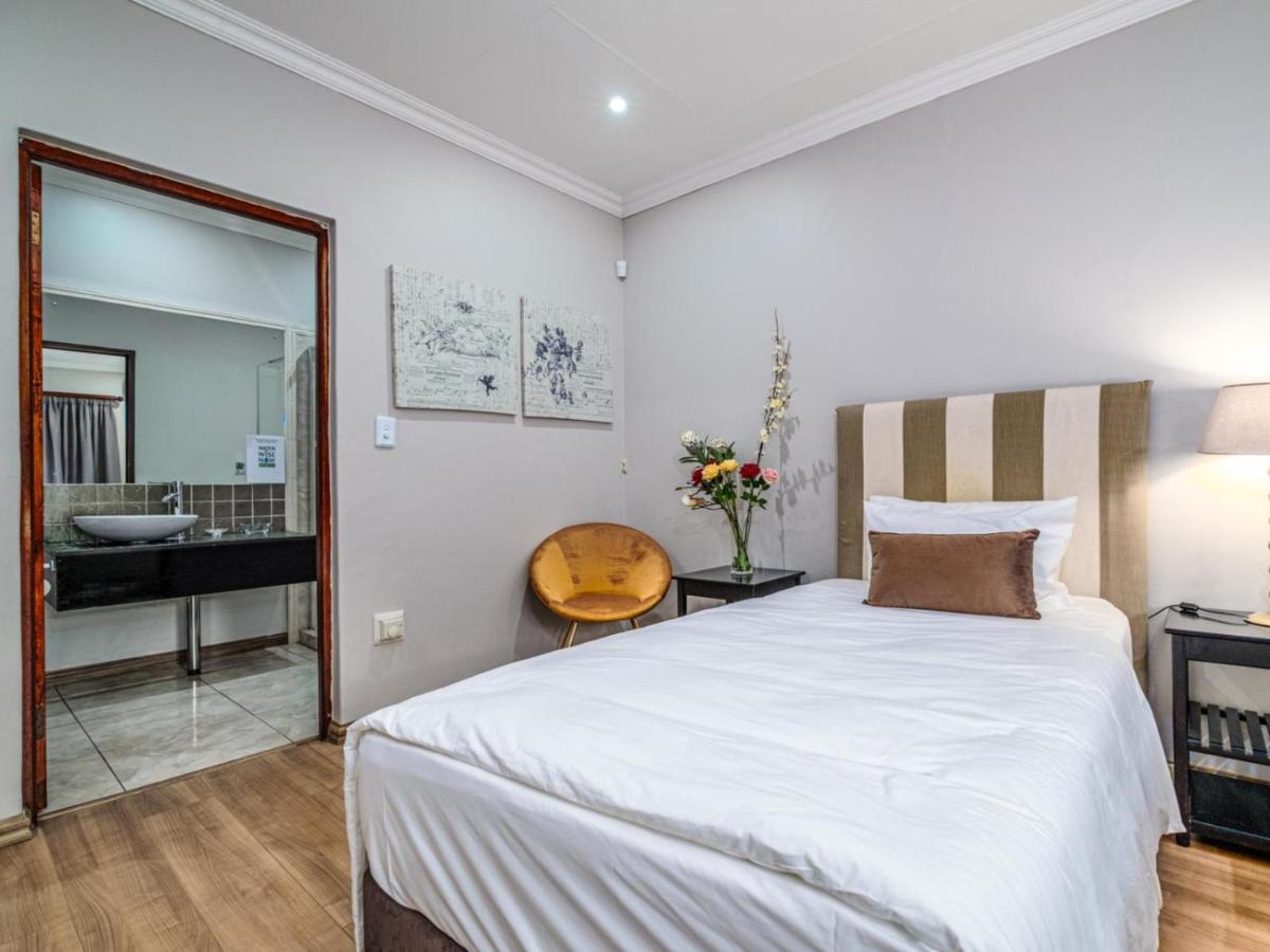 Hurlingham House Guest House โจฮันเนสเบิร์ก ภายนอก รูปภาพ